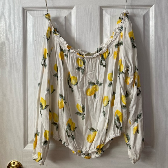 Forever 21 off-the-shoulder top 🍋 - Picture 2 of 6